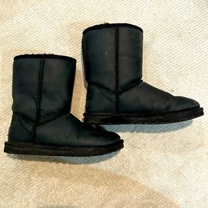 New Ugg classic black woman’s boots size 6